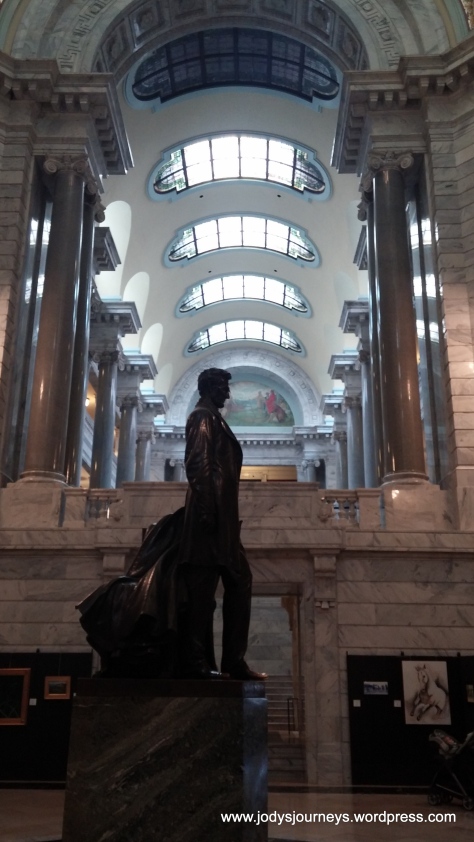 Statue and skylights inside Kentucky State Capitol